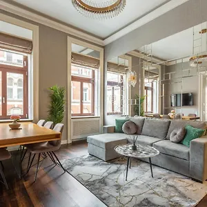 Apartment Luxury With Balcony Next To The New York Cafe, Budapest