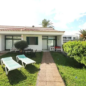 bungalow-en-playa-del-ingls-con-wifi-piscina-y-pista-de-tenis.in-canary-islands.com/